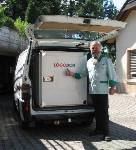 Logobox im Auto