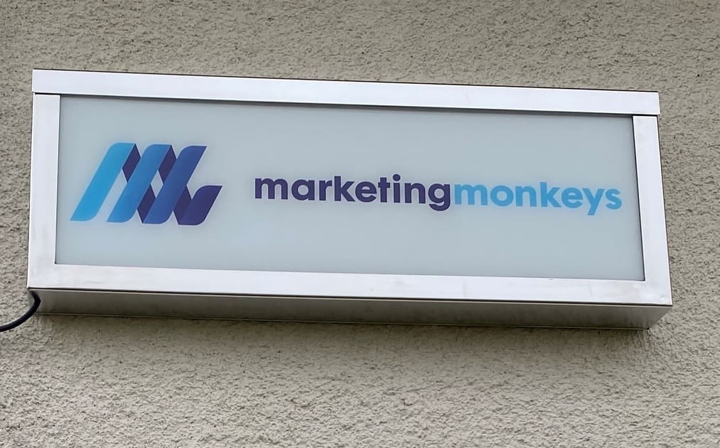 Leuchtreklame Marketing Monkeys